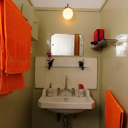 Daire Zeta's Vintage House In The Centre Of