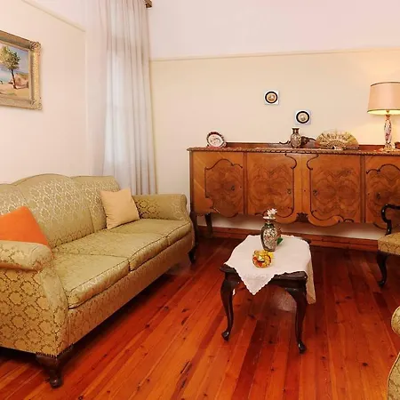 Zeta's Vintage House In The Centre Of Apartment Sparta