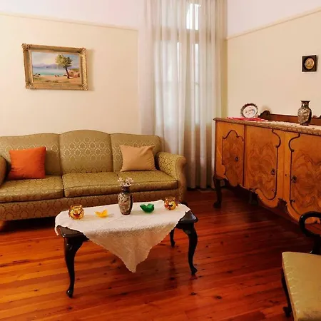Zeta's Vintage House In The Centre Of Apartment *