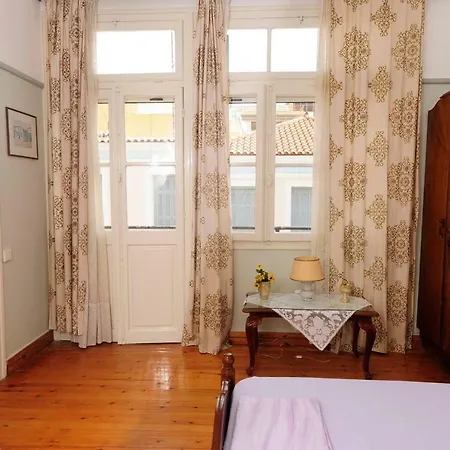 Zeta's Vintage House In The Centre Of Apartment *