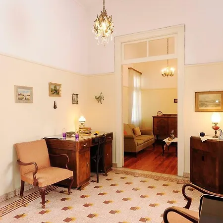 Zeta's Vintage House In The Centre Of