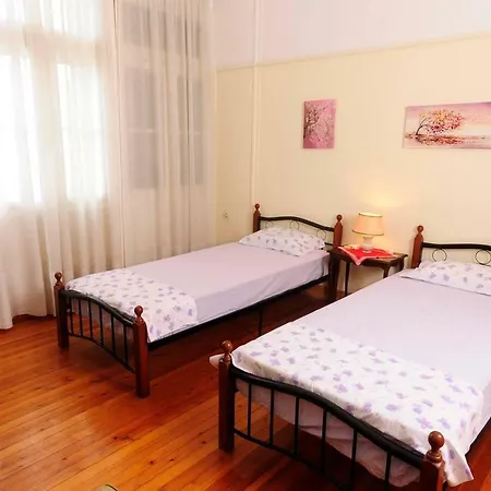 Apartment Zeta's Vintage House In The Centre Of